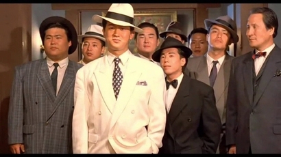 영화 ‘장군의 아들’ 스틸 컷. 흰 양복에 모자 쓴 사람이 김두한 역의 박상민이다.