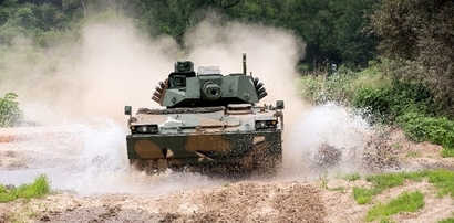 한화디펜스는 인도 육군의 경전차 사업에 K21 보병전투장갑차를 기반으로 한 K21-105 경전차를 제안할 예정이다. 사진=한화디펜스 제공