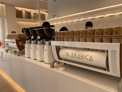 커피 브랜드 ‘아라비카 커피(% coffee)’가 11일 서울 삼성동에 국내 1호점을 열었다. 사진=박해나 기자