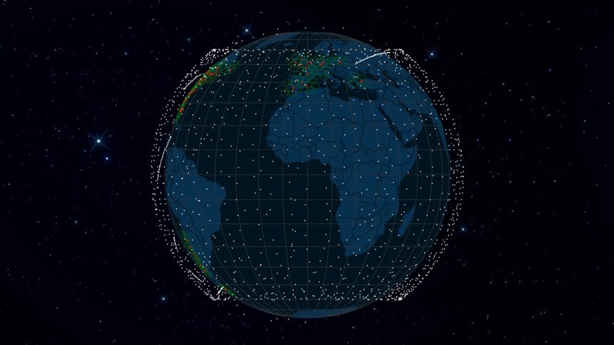 스페이스X가 정말 계획대로 수십만 대의 인공위성을 모두 지구 저궤도에 올린다면 지상 관측 뿐 아니라 저궤도를 도는 우주망원경 관측까지 큰 위험에 빠지게 된다. 사진=Satellite Map